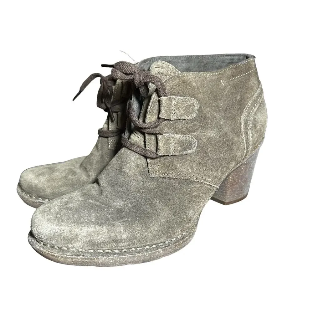 Clarks Artisan Carleta Lyon Taupe chunky heel lace up heeled booties sz 9 1/2